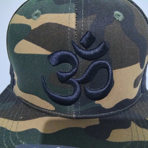 Om Aum Ohm Yoga Namaste Symbol Camouflage Embroidered Mesh Trucker Snapb… - Picture 3 of 9